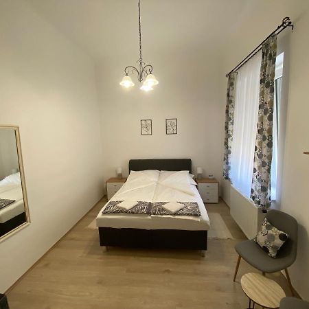 Rad-Var Apartmanhaz Eger Exterior photo