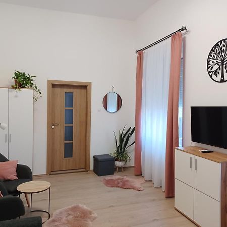 Rad-Var Apartmanhaz Eger Exterior photo