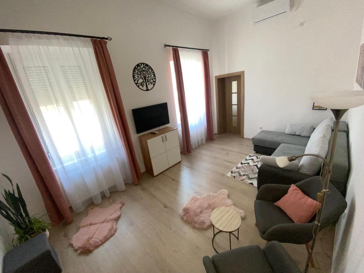 Rad-Var Apartmanhaz Eger Exterior photo