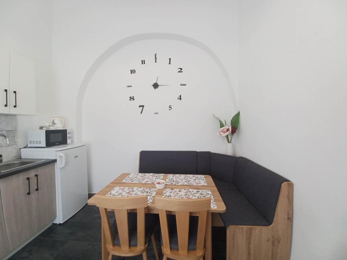 Rad-Var Apartmanhaz Eger Exterior photo