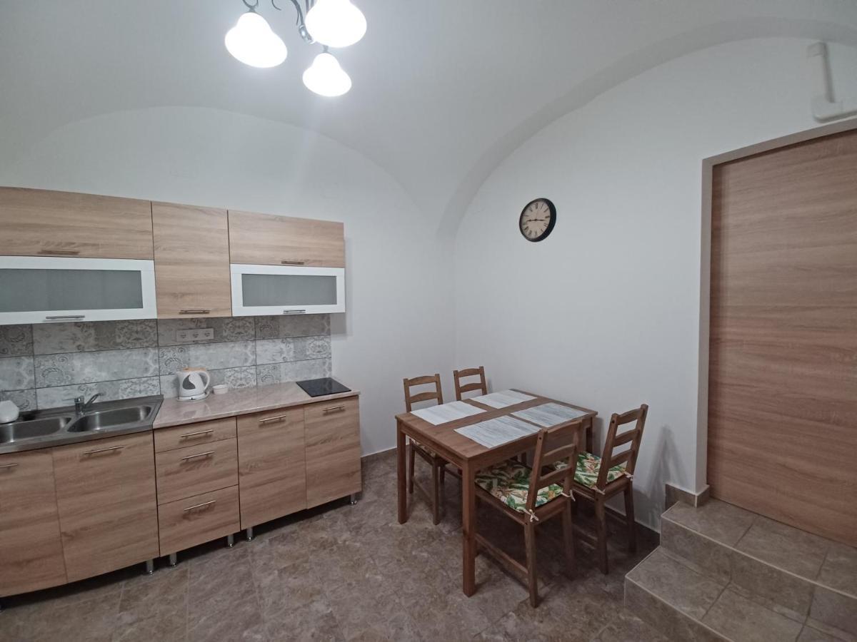 Rad-Var Apartmanhaz Eger Exterior photo